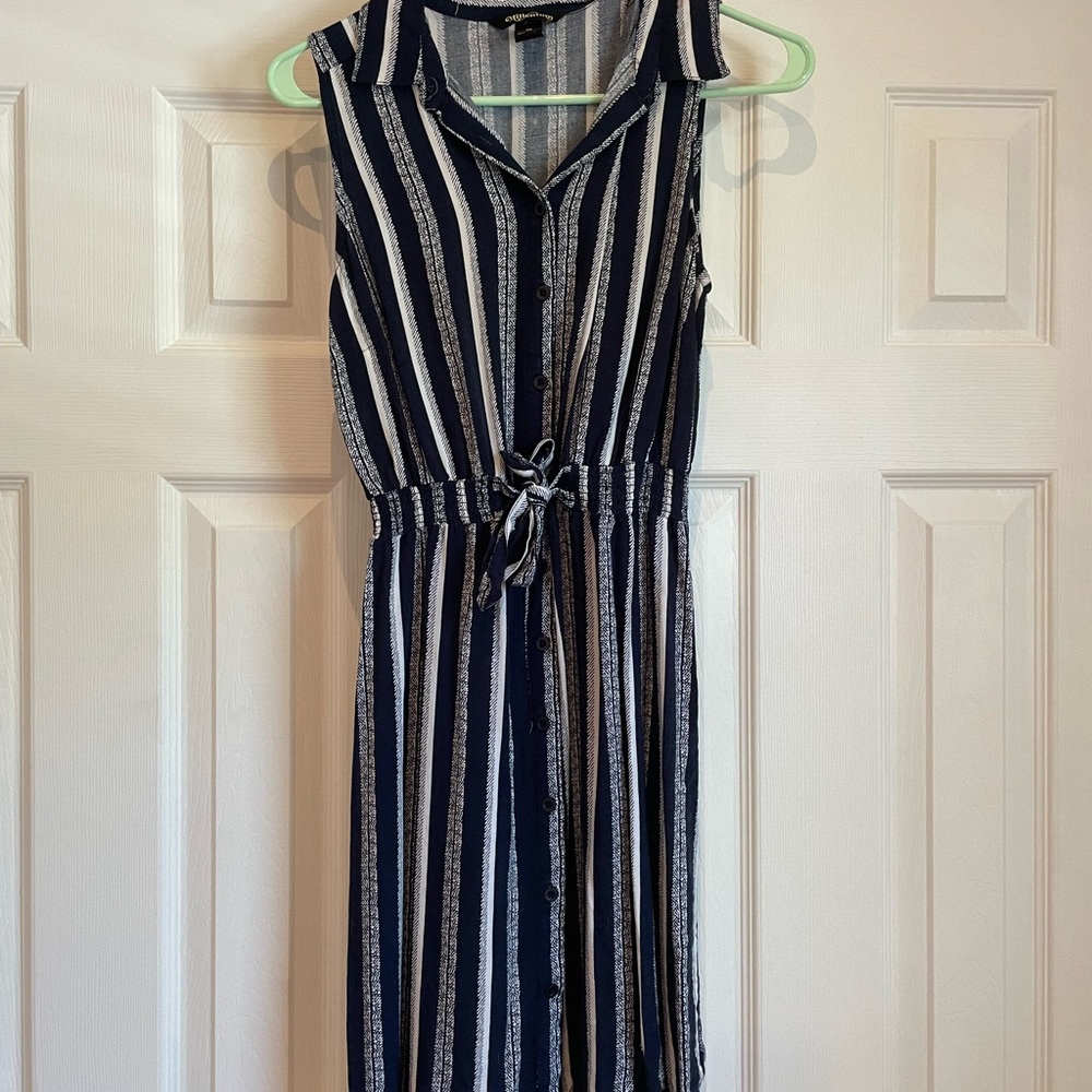 💖 Navy and white boho stripped button down collared dress. Midi dress